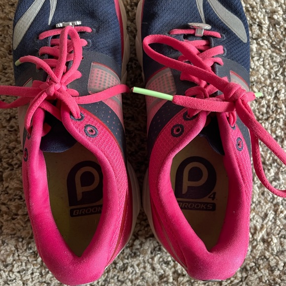 Women’s Brooks running shoes. - Picture 5 of 5